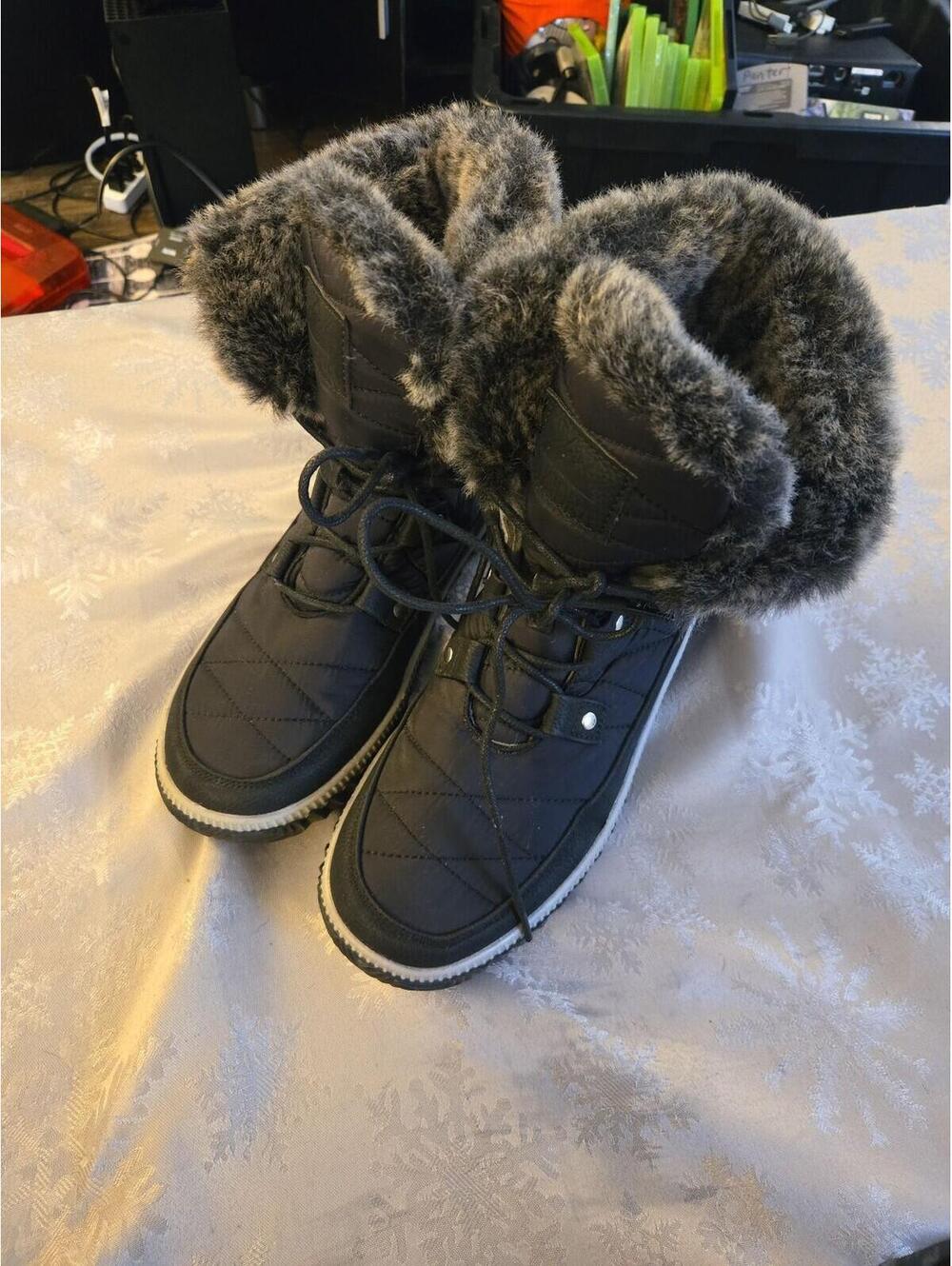 Tundra Women's Black Faux Fur Trimmed Winter Snow Boots Size 8